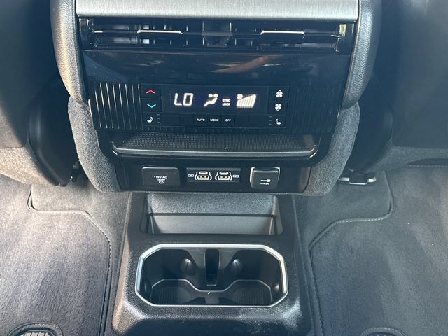Used 2025 Jeep Wagoneer Series II AWD/4WD image 19