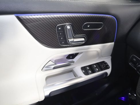 Used 2022 Mercedes-Benz GLB 35 AMG 4MATIC image 29