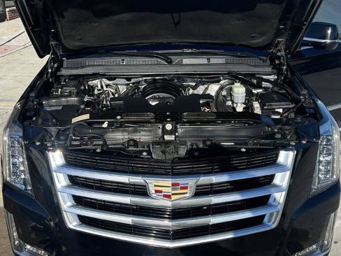 Used 2018 Cadillac Escalade Premium Luxury image 43