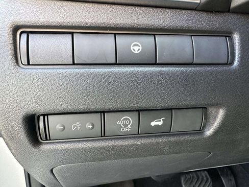 Used 2024 Nissan Rogue SV image 21