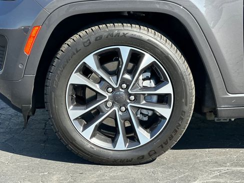 Used 2022 Jeep Grand Cherokee Overland w/ Advanced Protech Group III image 33