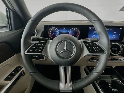 New 2026 Mercedes-Benz GLB 250 4MATIC image 11