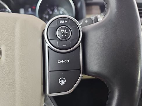 Used 2017 Land Rover Discovery HSE AWD/4WD image 18