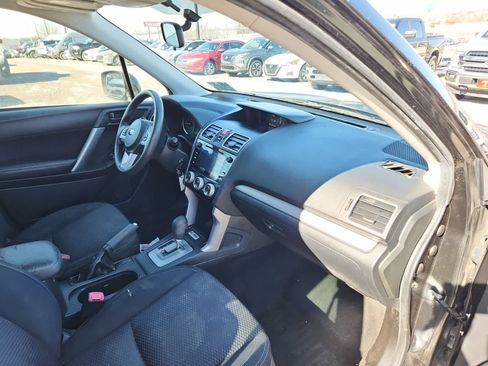 Used 2018 Subaru Forester 2.5i Premium w/ All-Weather Package image 17