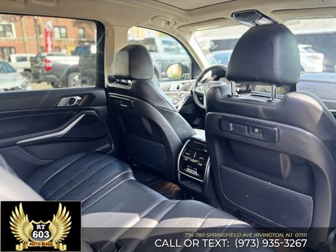 Used 2022 BMW X7 xDrive40i AWD/4WD image 13