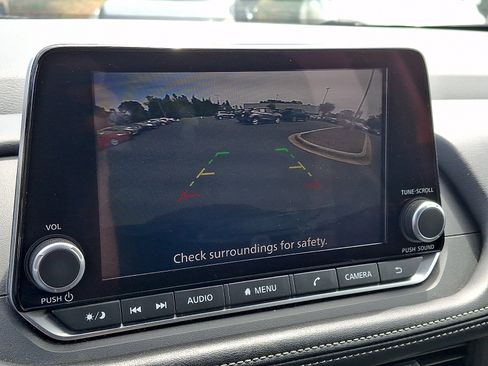 Used 2024 Nissan Rogue SV AWD/4WD image 17