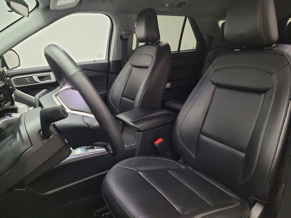 Used 2024 Ford Explorer XLT w/ Equipment Group 202A AWD/4WD image 17