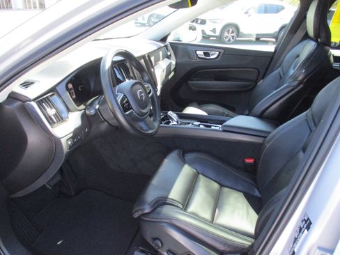 Used 2022 Volvo XC60 T8 Inscription w/ Advanced Package AWD/4WD image 12