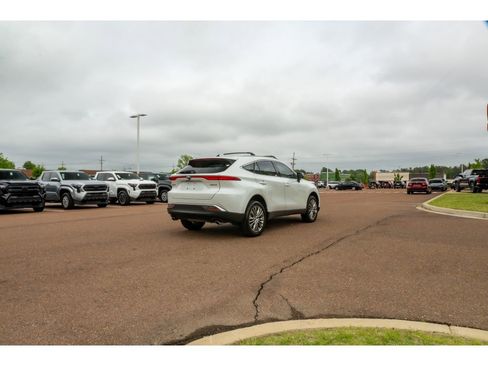 Used 2024 Toyota Venza Limited AWD/4WD image 5