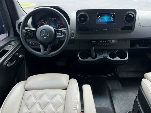 Used 2020 Mercedes-Benz Sprinter 2500 image 12