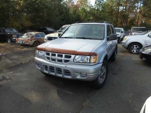 Used 2001 Isuzu Rodeo S image 1