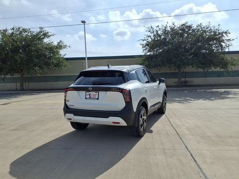 Used 2026 Nissan Kicks SV FWD image 5