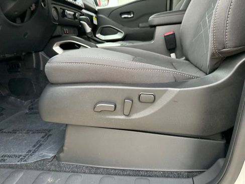 New 2025 Nissan Frontier SV w/ SV Convenience Package image 14