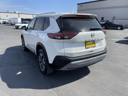Used 2023 Nissan Rogue SV image 7