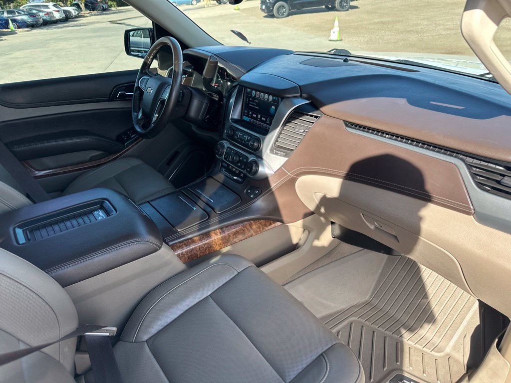 Used 2019 Chevrolet Suburban Premier AWD/4WD image 38