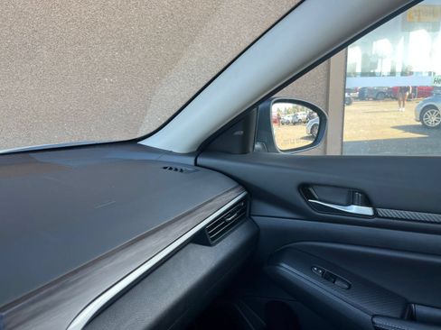 Used 2025 Nissan Altima 2.5 SV FWD image 36