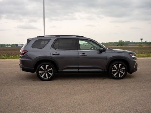 Used 2025 Honda Pilot Touring image 8