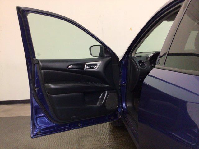 Used 2020 Nissan Pathfinder S AWD/4WD image 16