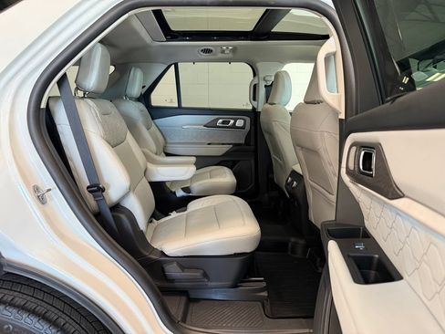 Used 2025 Ford Explorer Platinum w/ LUX Leather Package AWD/4WD image 36