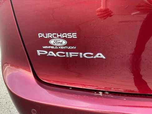 Used 2018 Chrysler Pacifica Touring-L image 22