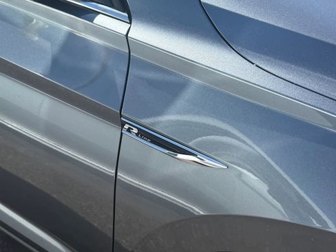 Used 2019 Volkswagen Jetta R-Line w/ R-Line Cold Weather Package image 7