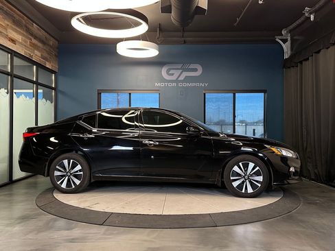 Used 2019 Nissan Altima 2.5 SL AWD/4WD image 2