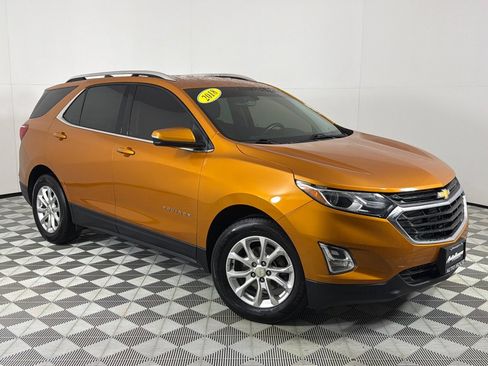 Used 2018 Chevrolet Equinox LT image 2