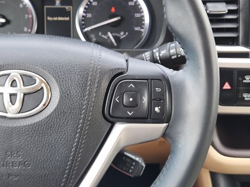 Used 2016 Toyota Highlander Limited image 28