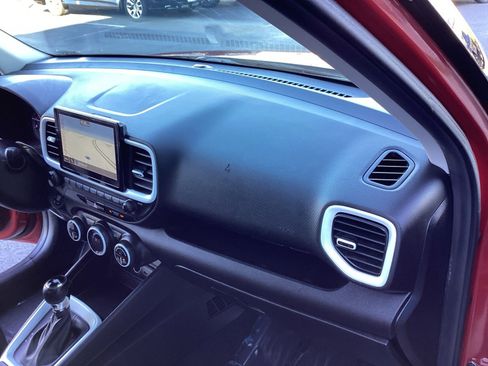 Used 2022 Hyundai Venue Limited w/ Cargo Package image 16