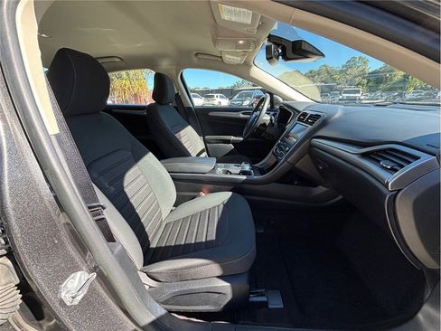 Used 2020 Ford Fusion SE image 39