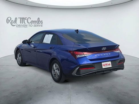 Certified 2025 Hyundai Elantra SE FWD image 3