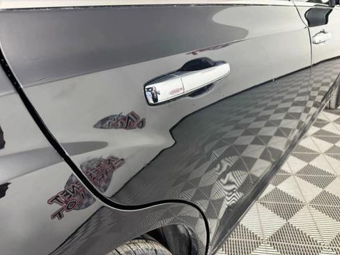 Used 2018 Chrysler 300 Limited AWD/4WD image 30
