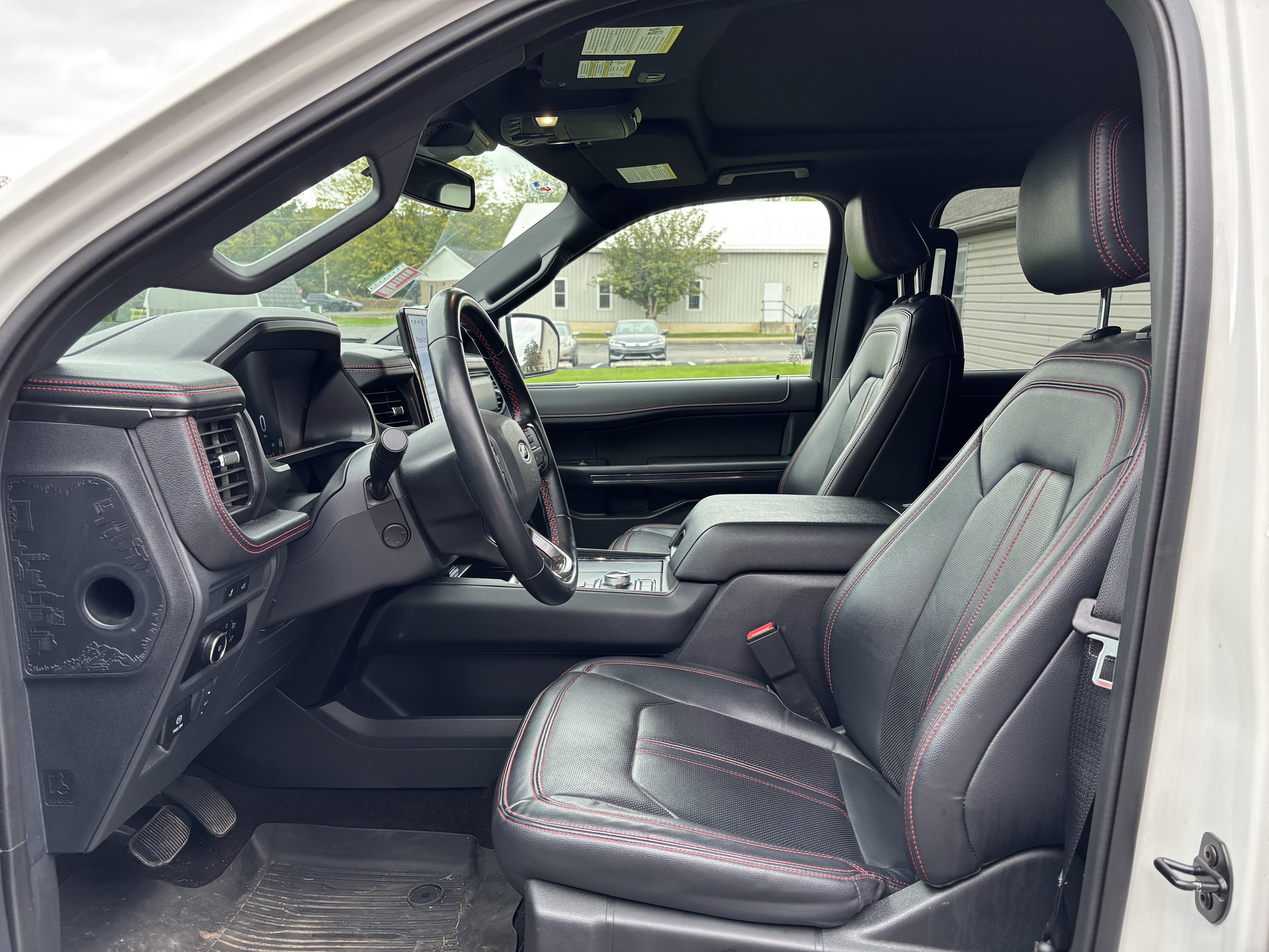 Used 2023 Ford Expedition Limited AWD/4WD image 10
