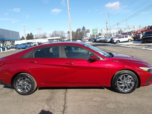 Certified 2024 Hyundai Elantra SEL image 9