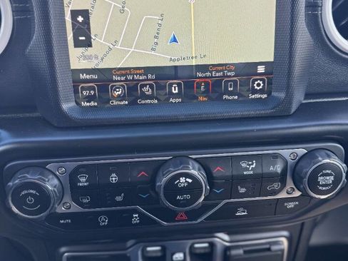 Used 2020 Jeep Gladiator Overland image 12