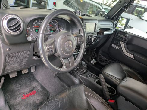 Used 2014 Jeep Wrangler Sahara w/ Connectivity Group AWD/4WD image 16