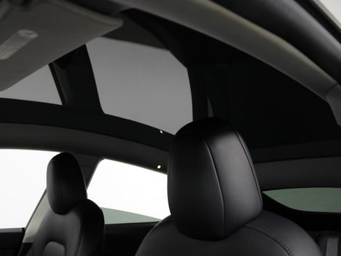 Used 2022 Tesla Model Y Performance AWD/4WD image 13