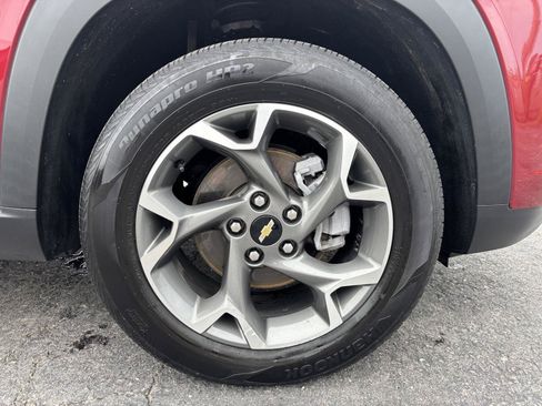 Used 2024 Chevrolet Trax LT w/ LT Convenience Package FWD image 9