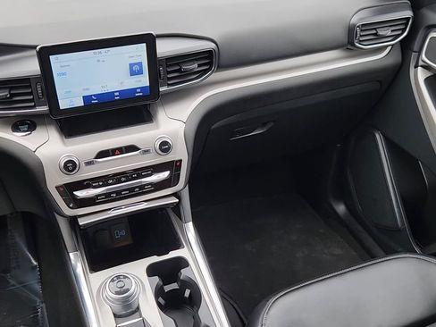 Used 2024 Ford Explorer XLT w/ Equipment Group 202A image 25