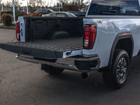 Used 2024 GMC Sierra 3500 SLE w/ SLE Convenience Package image 11