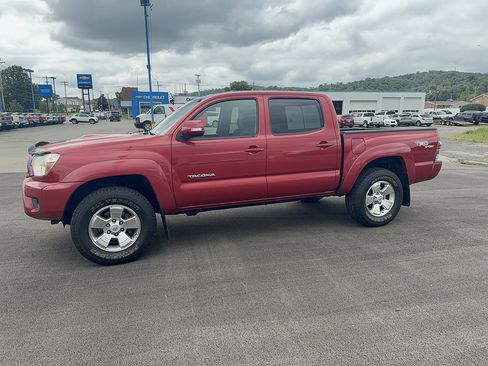 Used 2012 Toyota Tacoma 4x4 Double Cab w/ TRD Sport Pkg image 3