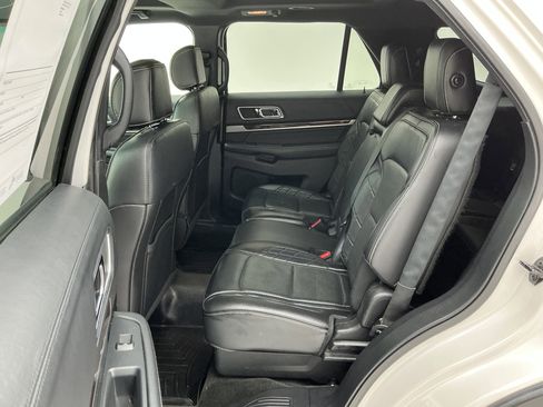 Used 2017 Ford Explorer Platinum image 18