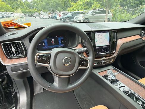 Used 2023 Volvo XC60 B5 Ultimate w/ Climate Package FWD image 28