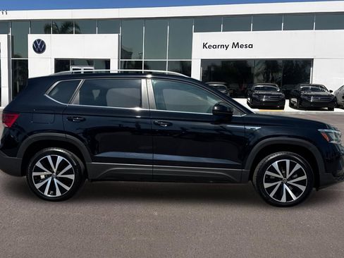 Used 2022 Volkswagen Taos SE image 3