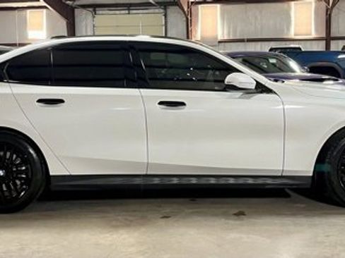 Used 2025 BMW 530i xDrive image 2