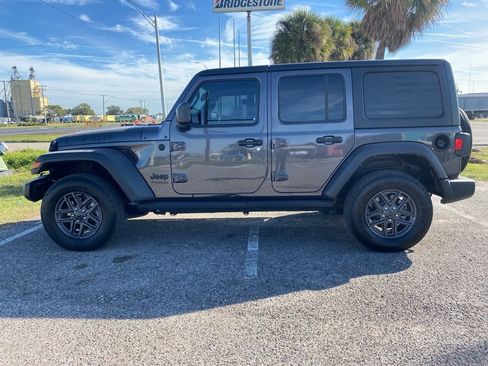 Used 2021 Jeep Wrangler Unlimited Sport image 6