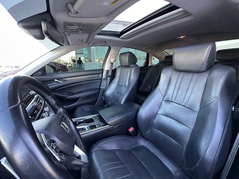 Used 2018 Honda Accord Touring image 16