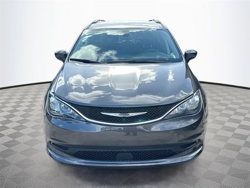 Used 2021 Chrysler Voyager Lxi image 2