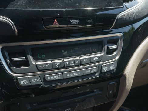 Used 2021 Honda Pilot Touring image 21