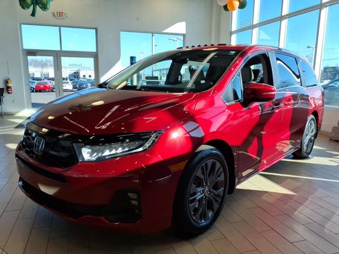 New 2026 Honda Odyssey Touring image 3